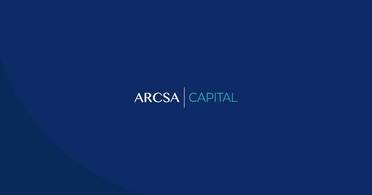 Logo institucional de ARCSA Capital en fondo azul para contenido corporativo y redes sociales