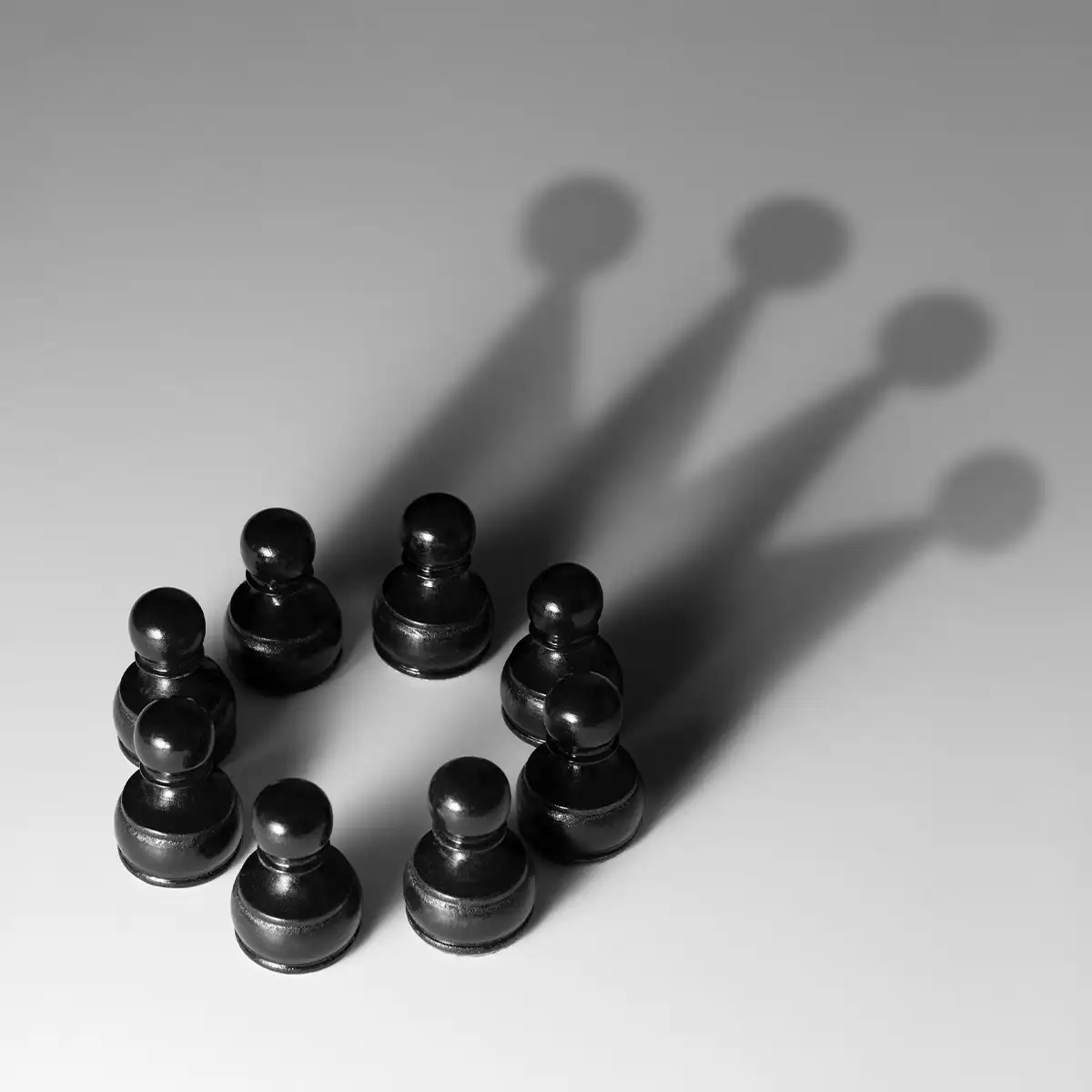 Businessmen playing chess—illustrating ARCSA CAPITAL’s Accredited Investors FAQ with disciplined strategy, risk control, and predictable fixed-income outcomes in Miami.