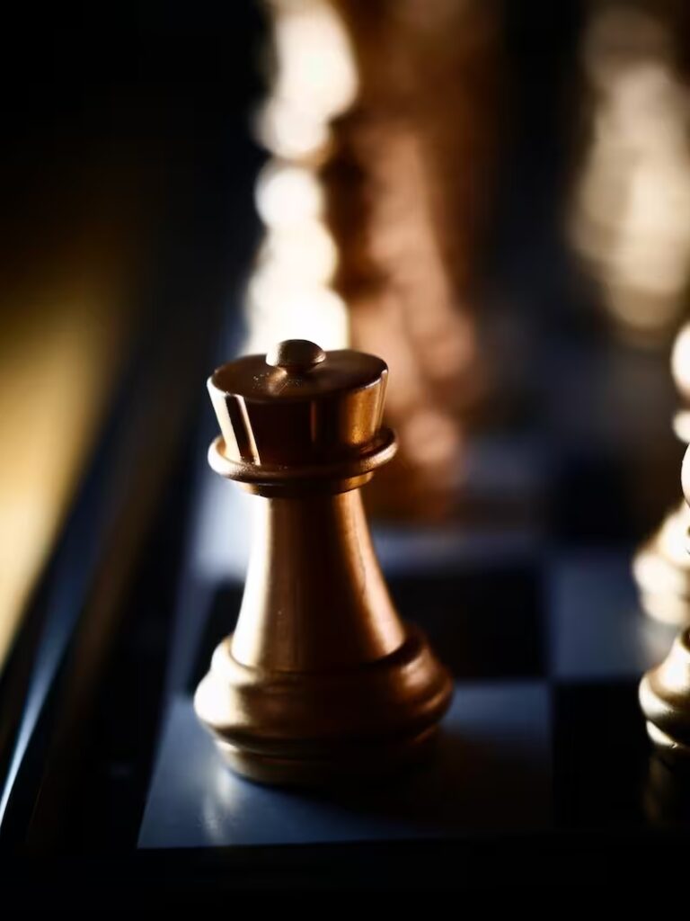 Metallic gold rook close-up symbolizing ARCSA CAPITAL’s fortified governance, strategic defense, and predictable fixed-income execution in Miami.