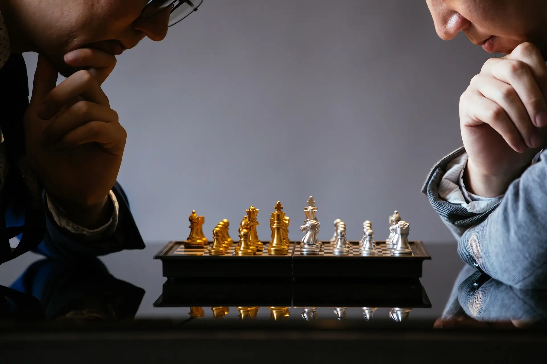 Businessmen playing chess—illustrating ARCSA CAPITAL’s Accredited Investors FAQ with disciplined strategy, risk control, and predictable fixed-income outcomes in Miami.