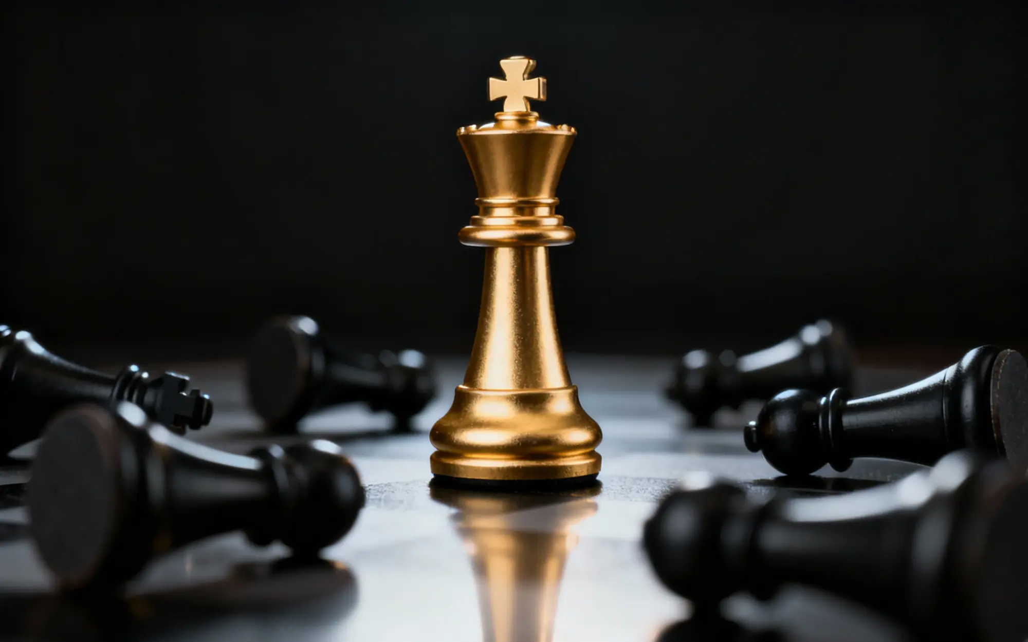 About Chess king on a board—symbolizing ARCSA CAPITAL’s institutional real estate investment funds in Miami and predictable fixed-income strategy.