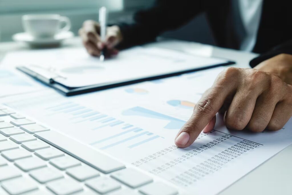 Institutional real estate reporting and governance—dashboards, compliance controls, and investor communications for fixed-return mandates (illustrative).