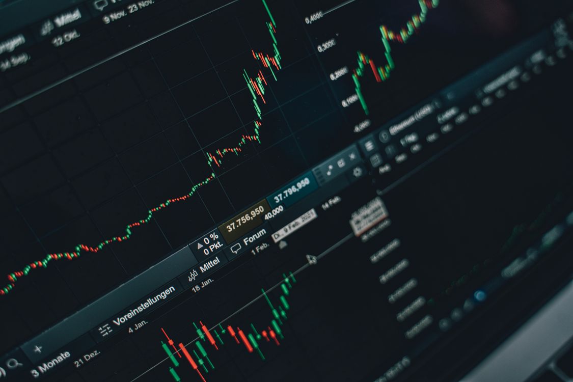 derivados financieros gráfico de trading en pantalla de mercado